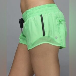 Lululemon Hotty Hot Short 2.5" in Pistachio